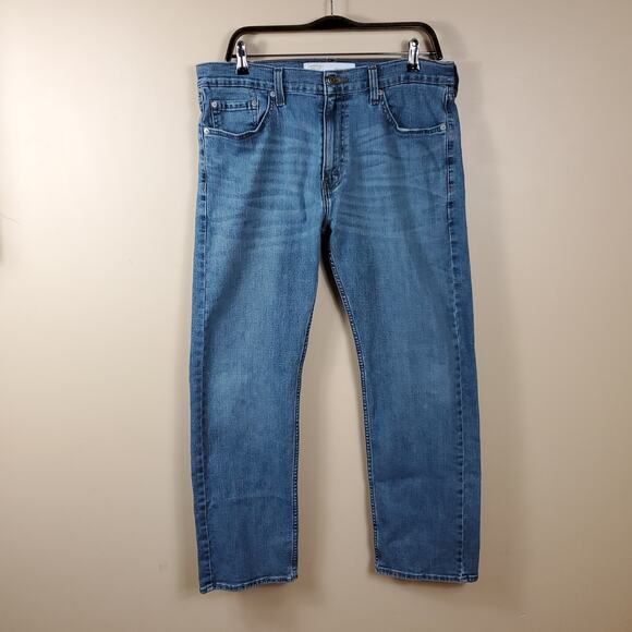 Levi's Signature Light Wash Regular Fit Straight Leg Jeans Size 33x30 - Picture 1 of 10